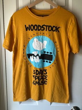 Woodstock 3 Days of Peace & Music T-Shirt - Medium